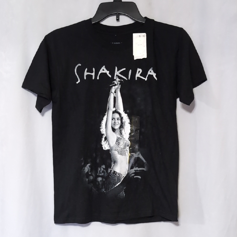 ☘️Shakira Black Graphic Tee - Women's Short Sleeve